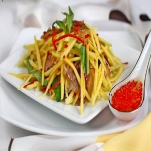 Ngon ngon với món gỏi xoài xanh mực khô