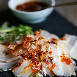 Ngày mưa cùng món thịt ba chỉ luộc sốt tỏi cay